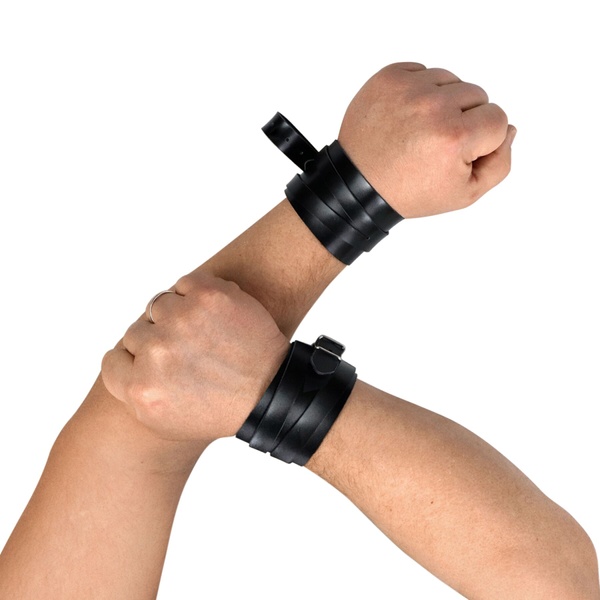 Мужские кожаные наручники Art of Sex - Man Handcuffs Speedway XS-M, цвет черный SX0512 фото
