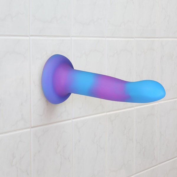 Светящийся в темноте фаллоимитатор ADDICTION Rave 8″ Glow in the Dark Dildo Blue Purple, 20,3 см SO6851 фото